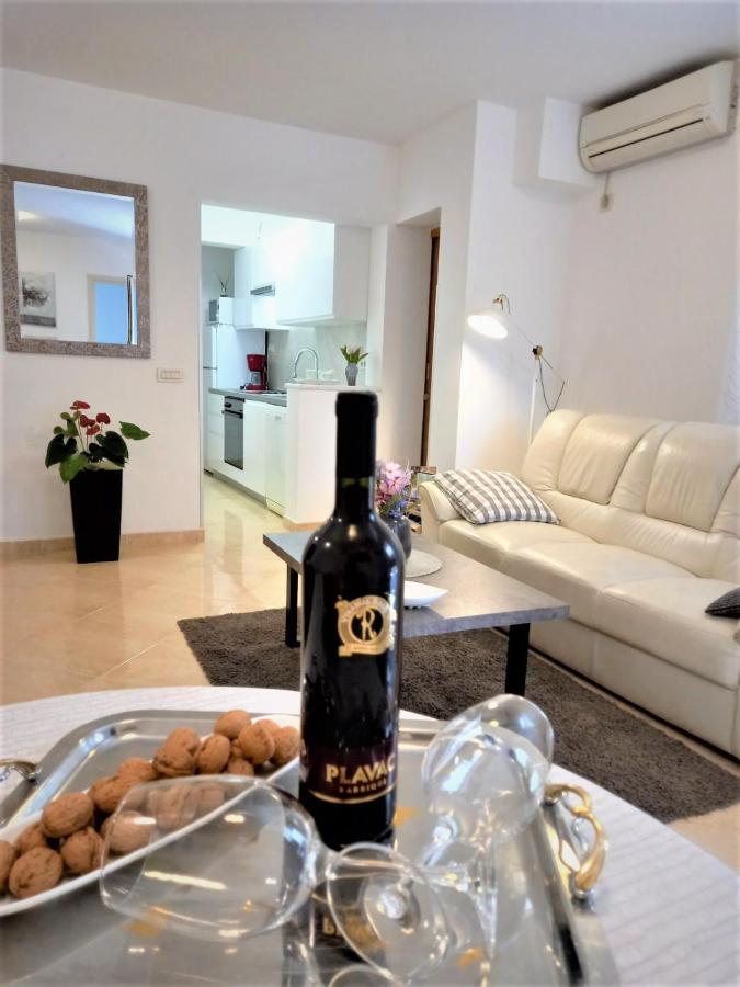 Melody Apartment Poreč Buitenkant foto