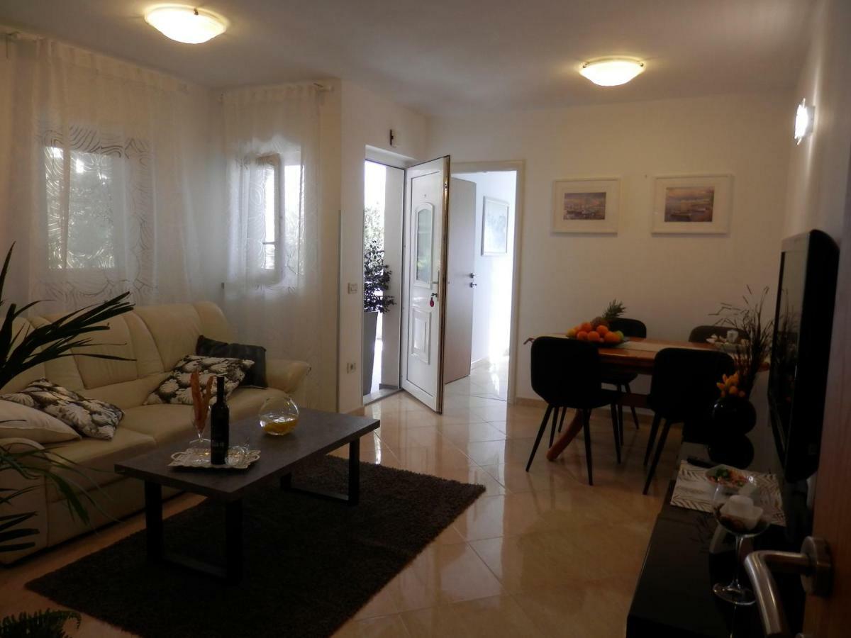 Melody Apartment Poreč Buitenkant foto